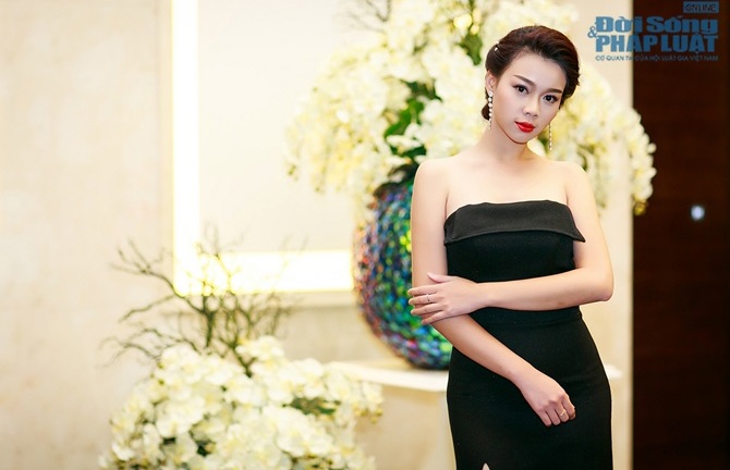 Trương Tùng Lan khoe vẻ gợi cảm nhưng vẫn dịu dàng, đằm thắm